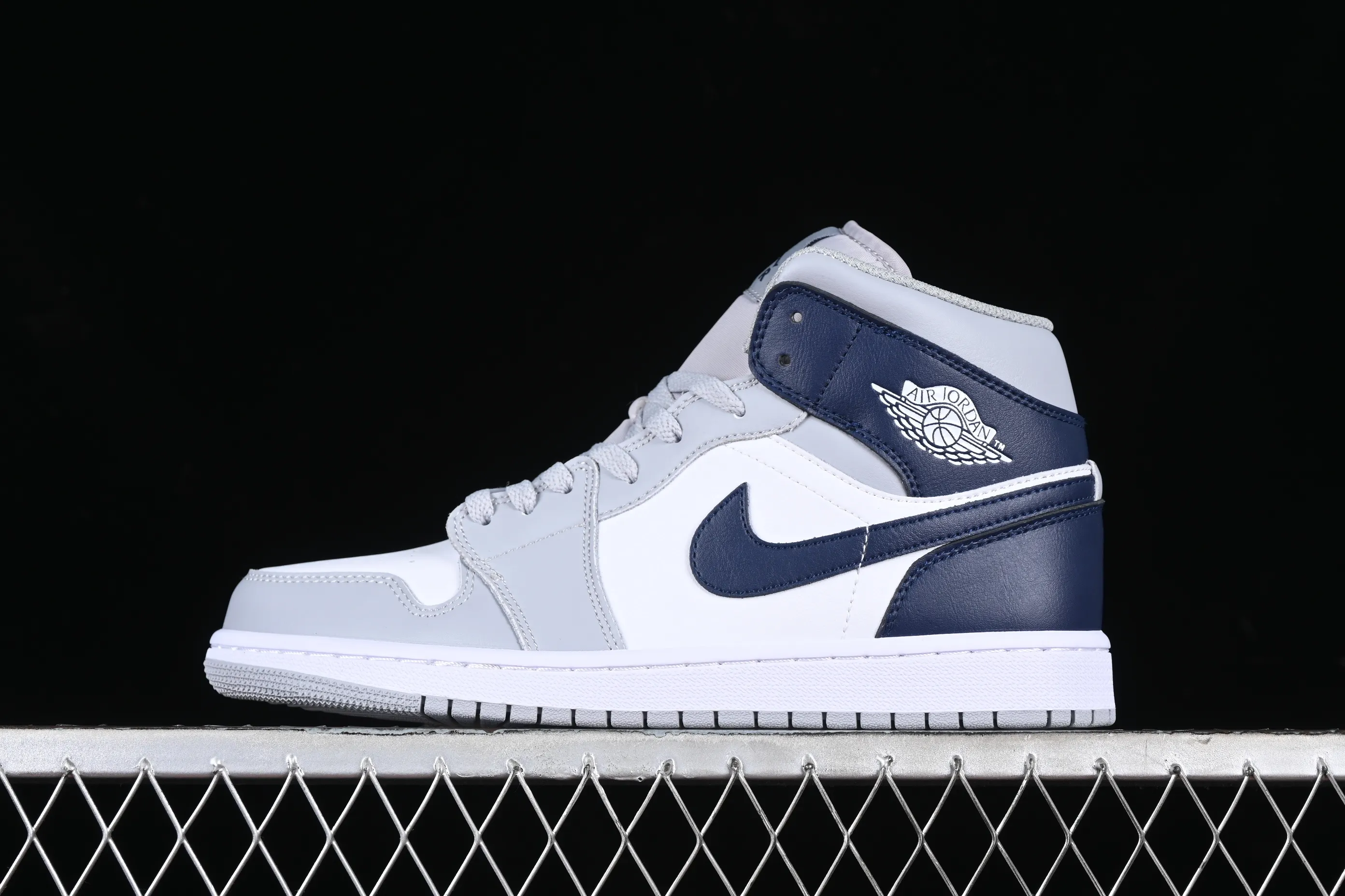 All categories Air Jordan Jordan series basketball shoes Air Jordan 1 Mid Air Jordan 1 Mid AJ1 Joe 1 gray blue Zhongbang basketball shoes DQ8426-104